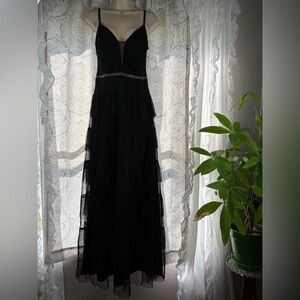 Elegant Black Tiered Maxi Evening Dress